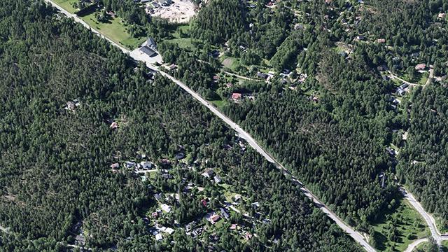 Pientaloalueita ja metsää